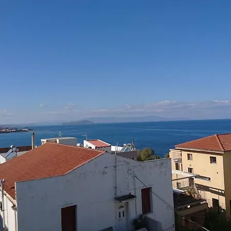Sunny Family In Chania Close To The Sea